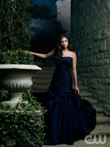 Облекло  за  масовото Nina-Dobrev-dark-blue-dress1