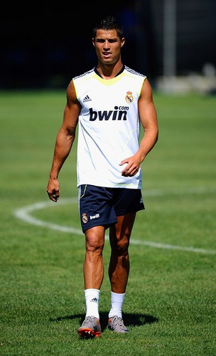 Cristiano-Ronaldo walks