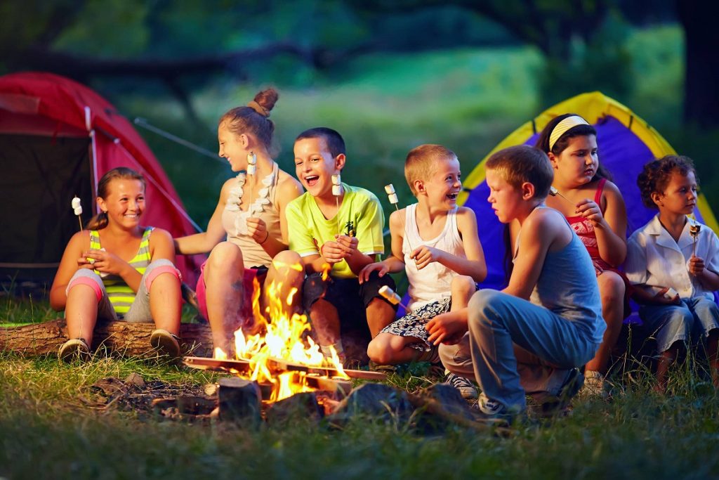 7 Reasons Your Kids Should Go to Summer Camp