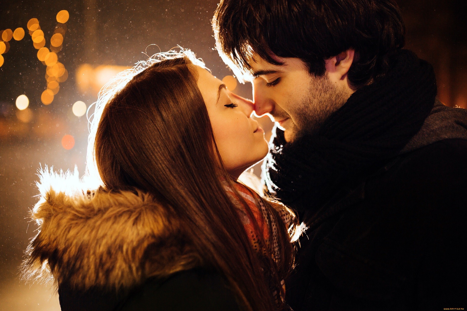 8 Obvious Signs He Wants to Spend Christmas with You