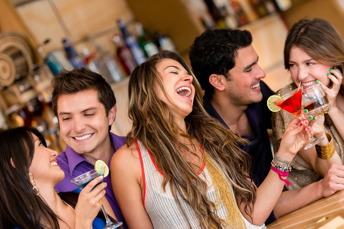 5 Best Ways to Make Him Notice You at a Party