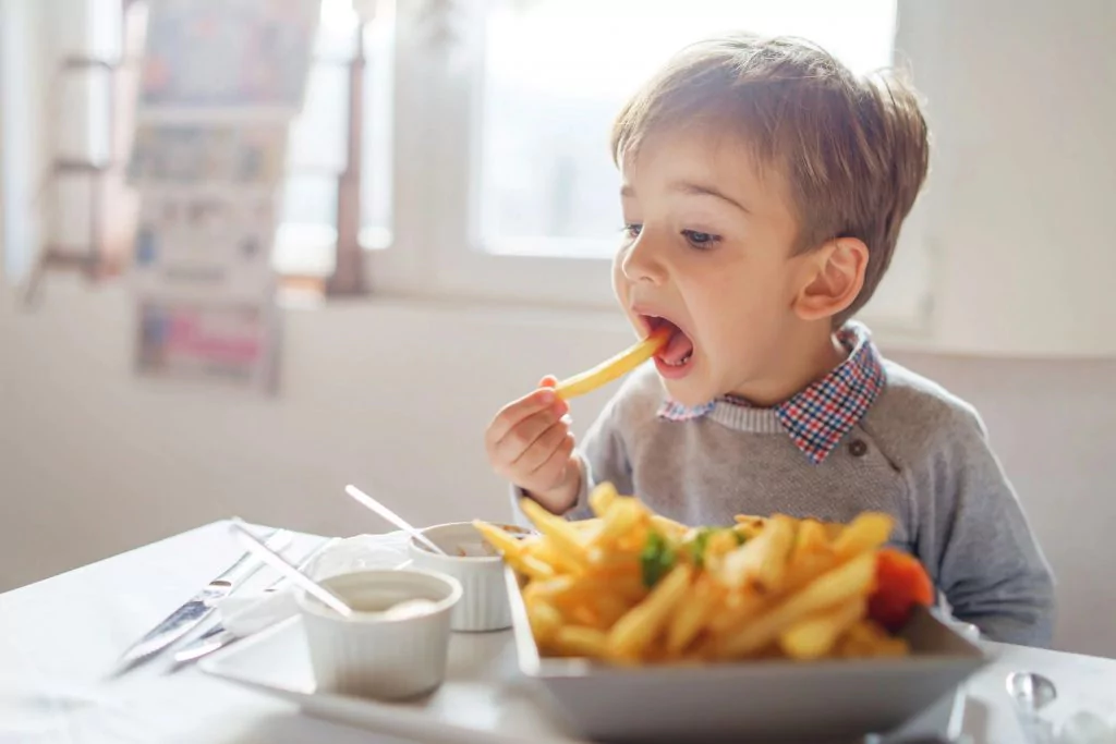 6 Tricks to Prevent Children from Eating Junk Food