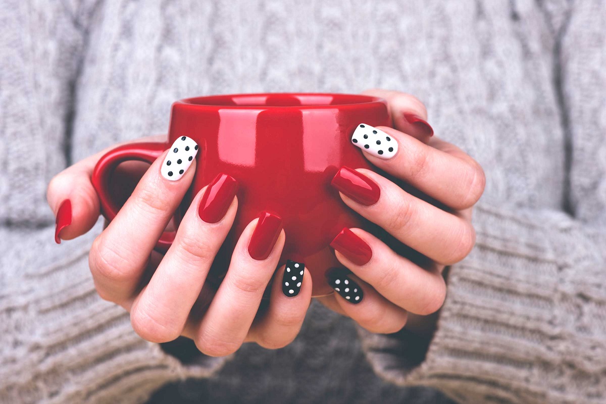 7 Nail Polish Colors Guys Like on Girls