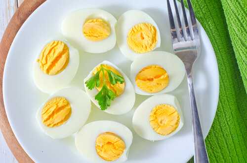 eat hardboiled eggs or veggie omelet