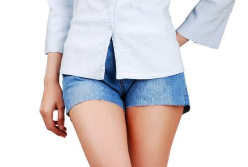 7 Tips for Wearing High Waisted Denim Shorts