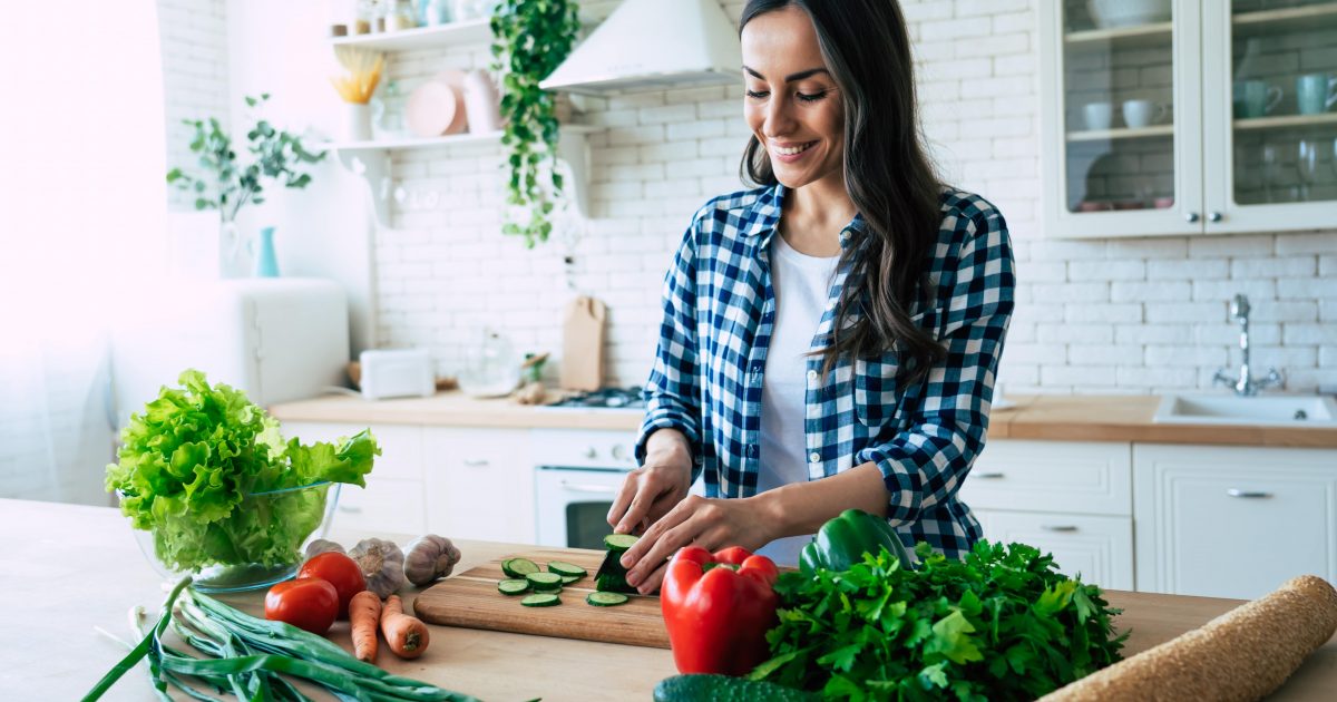 7 Tips for Dealing with Eating Differently Than Family and Friends