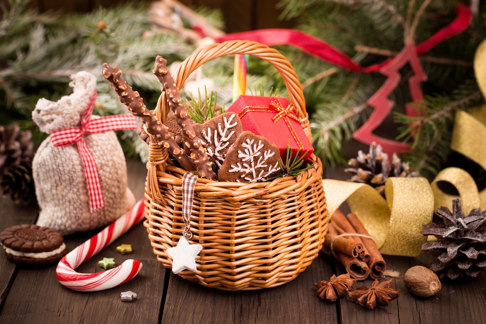 7 Great Things to Add to Your Christmas Gift Basket