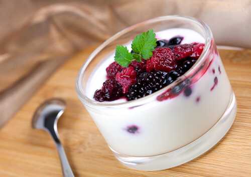 Greek yogurt with frozen berries