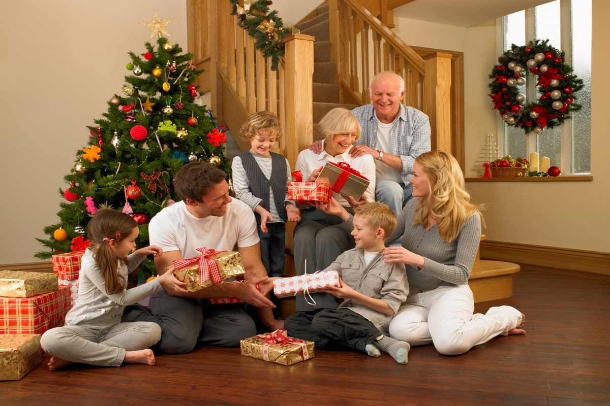 8-fun-christmas-activities-your-family-will-love