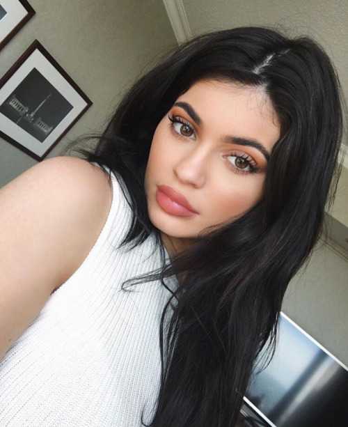 How to Do Your Eye Makeup Like Kylie Jenner