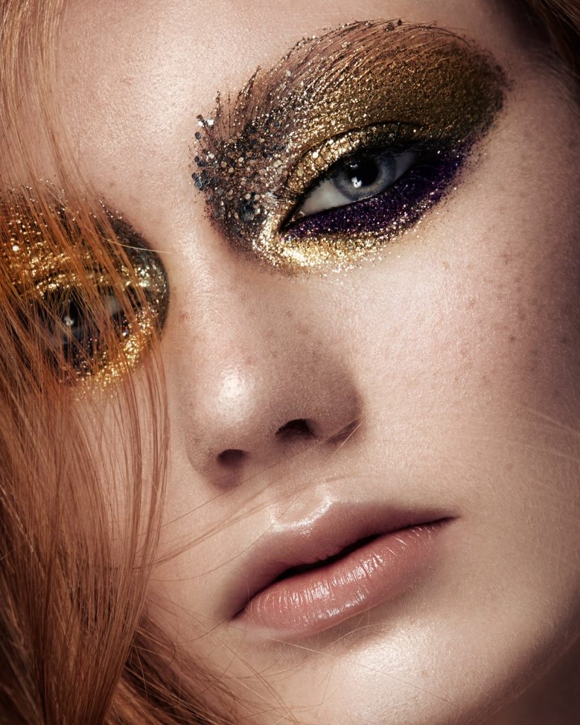 10 Dazzling Glitter Makeup Ideas