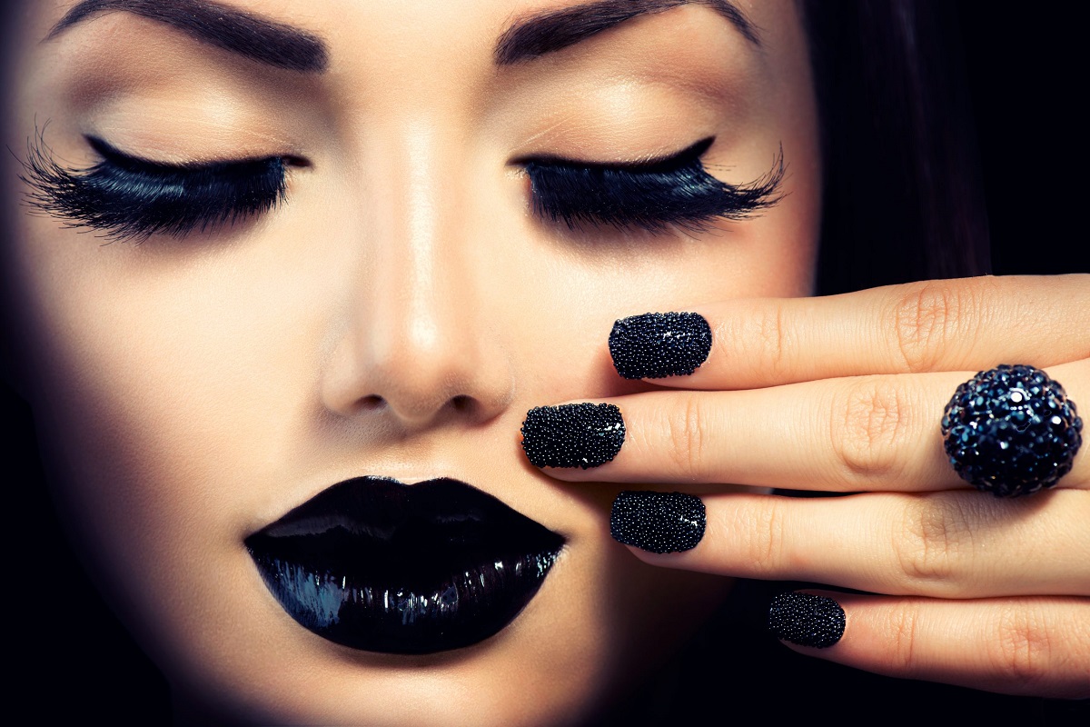 Caviar black manicure